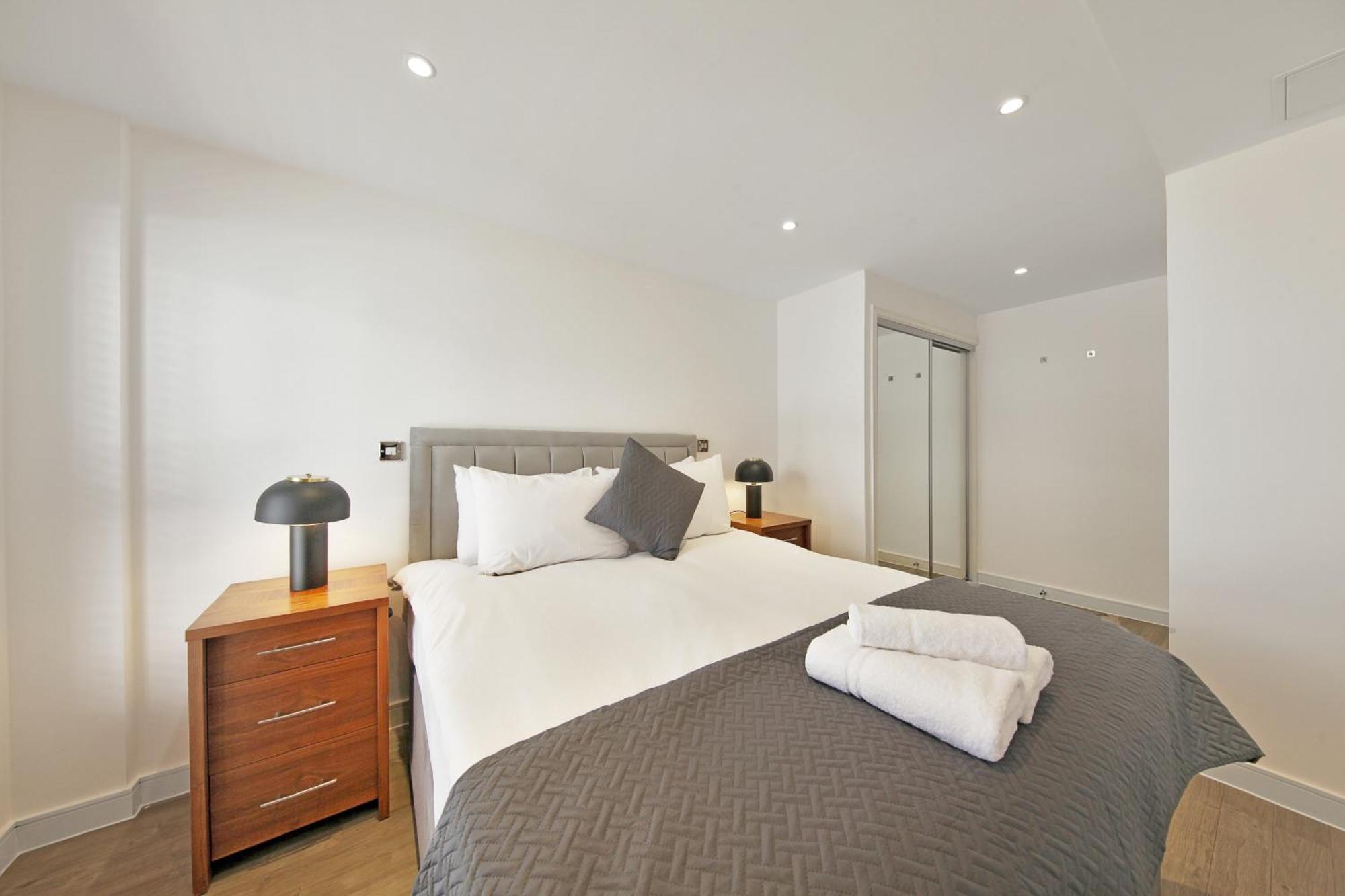 2 Bed Executive Next To Liverpool Street Free Wifi By Aparts Apartamento