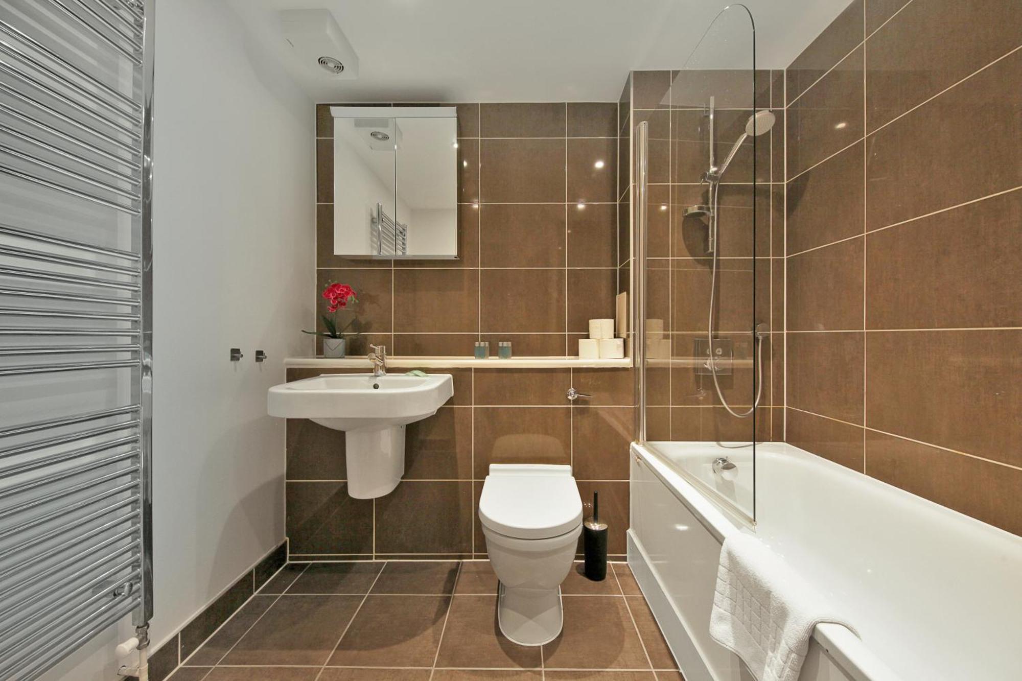 2 Bed Executive Next To Liverpool Street Free Wifi By Aparts Londen