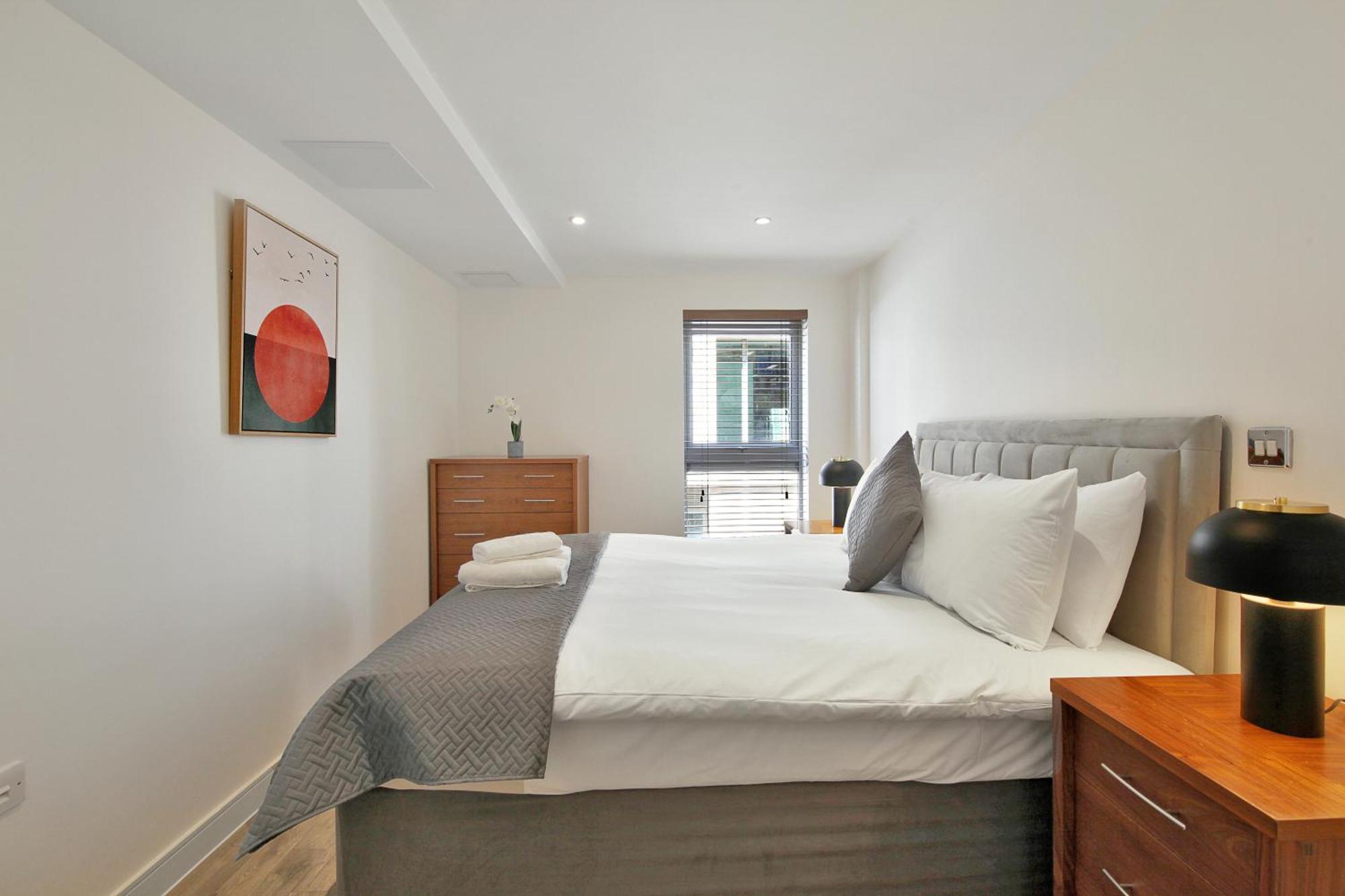 2 Bed Executive Next To Liverpool Street Free Wifi By Aparts Londen