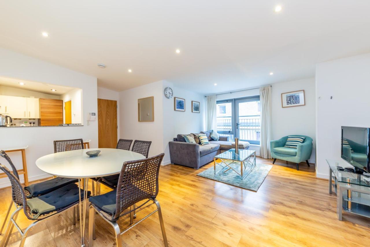 2 Bed Executive Next To Liverpool Street Free Wifi By Aparts Londen